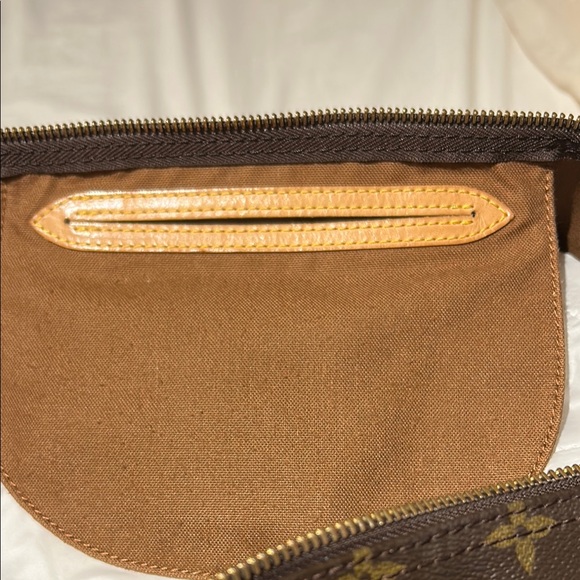 Louis Vuitton Brown Duffel Bag with Iconic Monogram and Leather Trim - Picture 14 of 16